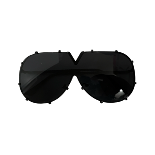 V'S BLACK